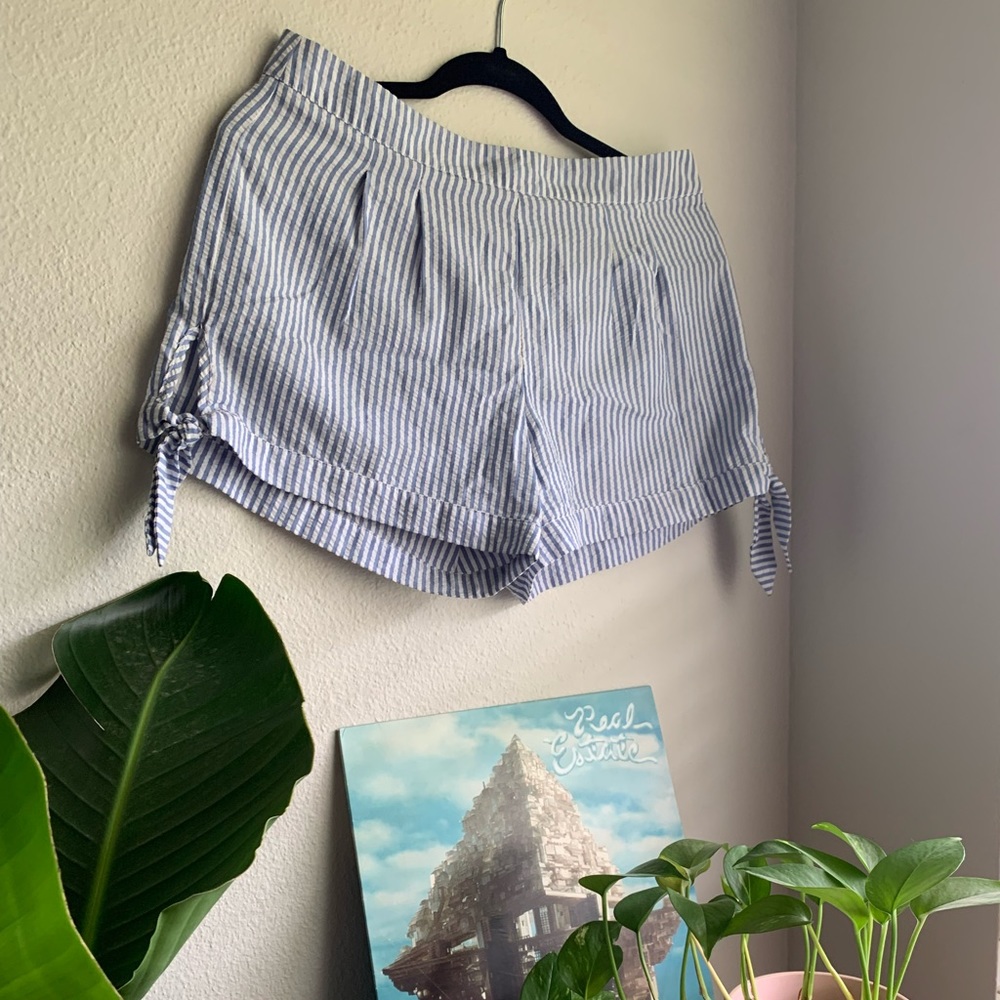 High-waisted Seer Sucker Shorts